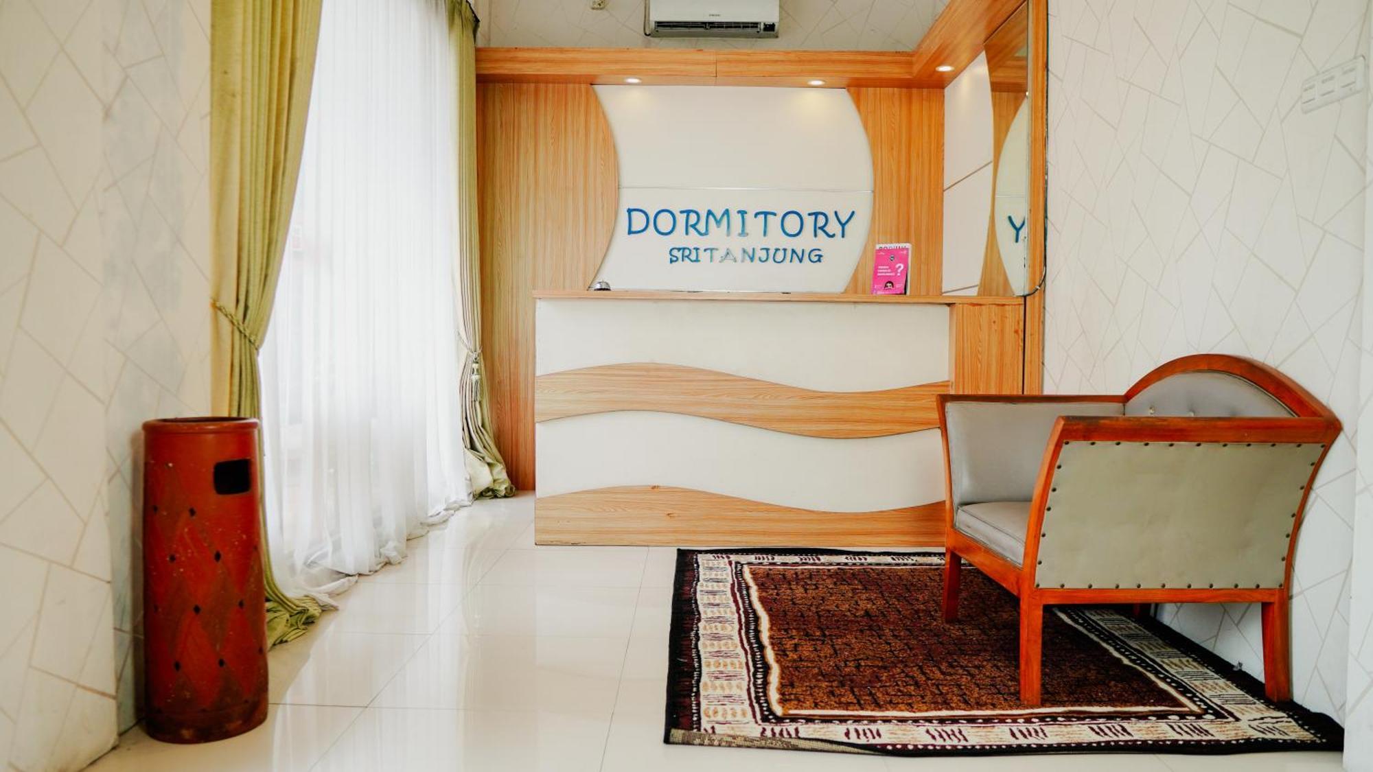 Dormitory Tourism Sritanjung Banyuwangi By Gajahsora Management Extérieur photo