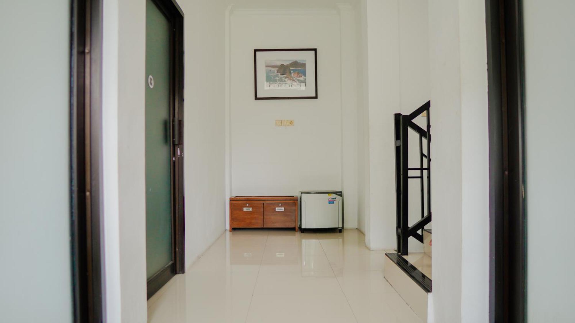 Dormitory Tourism Sritanjung Banyuwangi By Gajahsora Management Extérieur photo