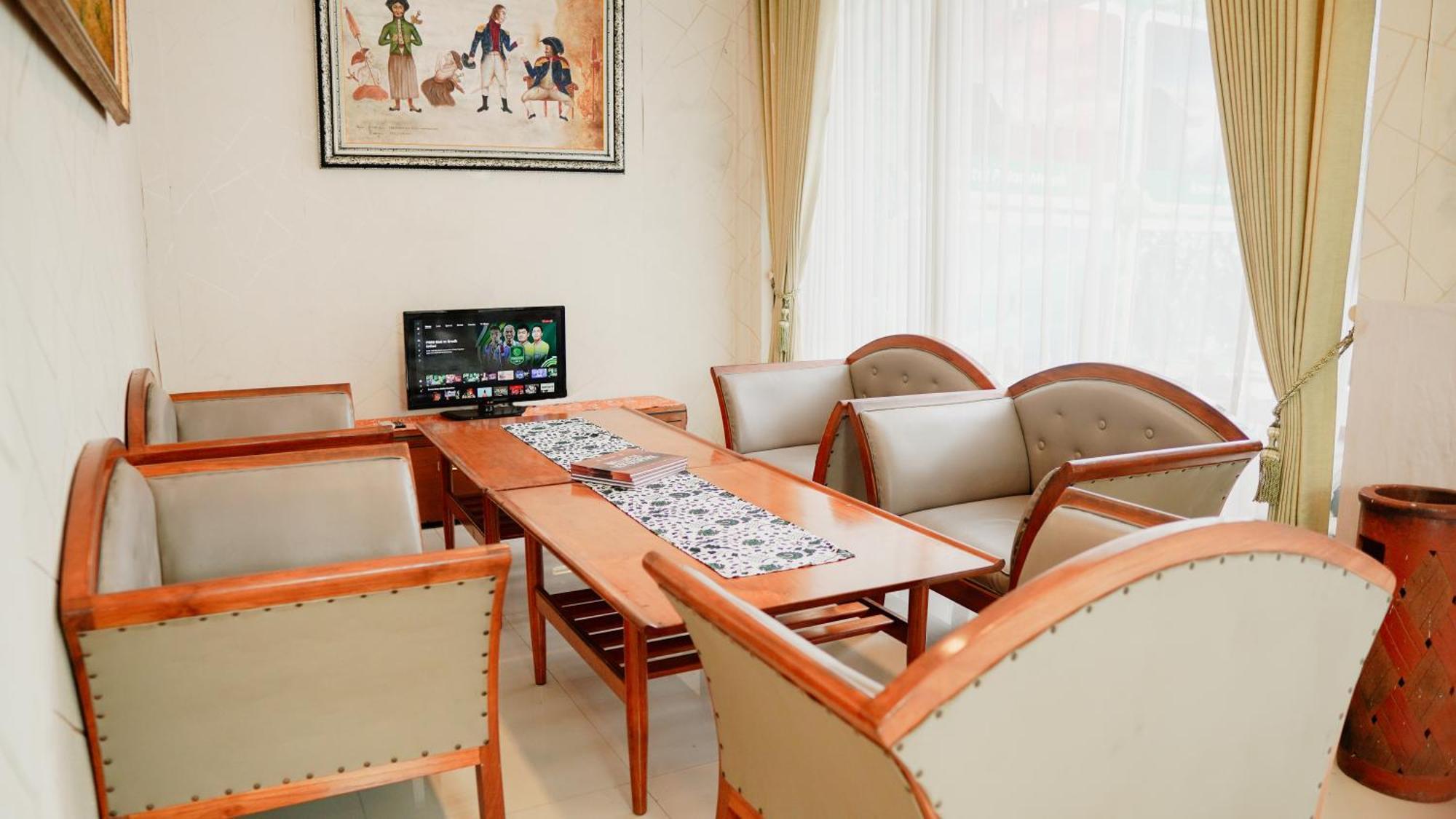 Dormitory Tourism Sritanjung Banyuwangi By Gajahsora Management Extérieur photo