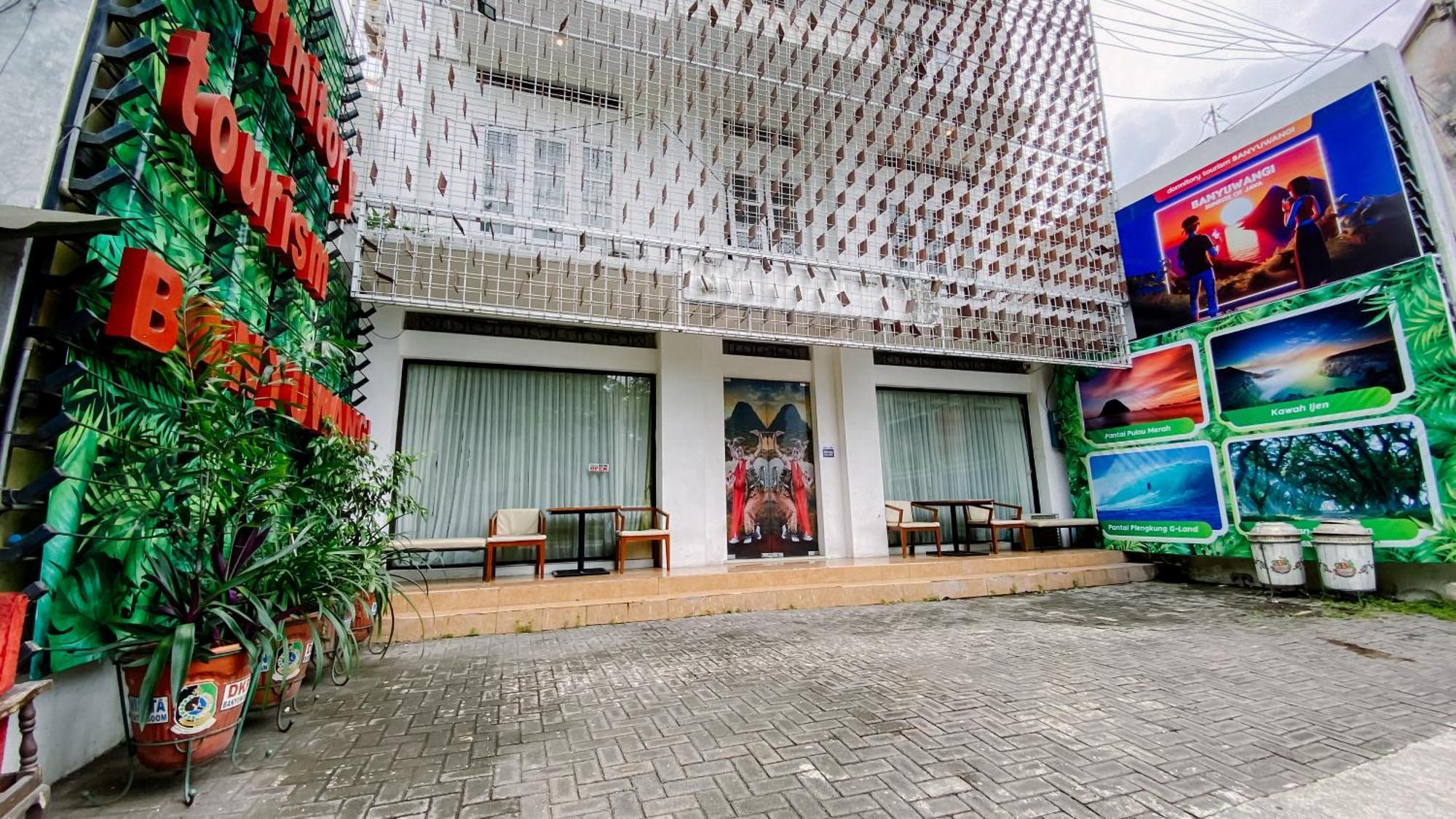 Dormitory Tourism Sritanjung Banyuwangi By Gajahsora Management Extérieur photo